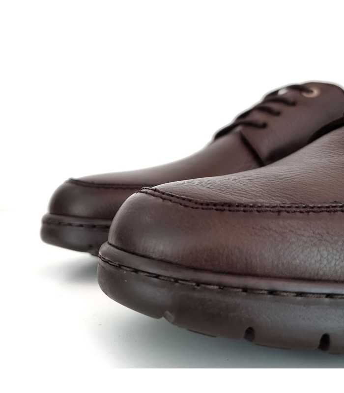 primer plano de puntera de Zapato cordones hombre marrón