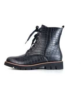 Foto de perfil: Botas militar de piel negra grabada con un diseño robusto y elegante, perfecta para tus looks de invierno