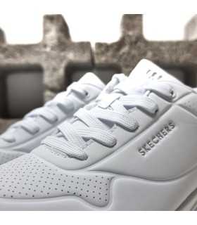 Parte superior perforada del deportivo Skechers Uno Stand On Air