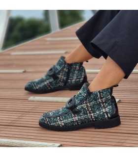 Vista de los botines Abba puestos combinados con pantalon negro