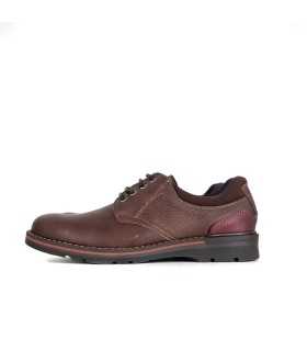 "Zapatos de piel marrón con cierre de cordones, perfecto para un look clásico y elegante."