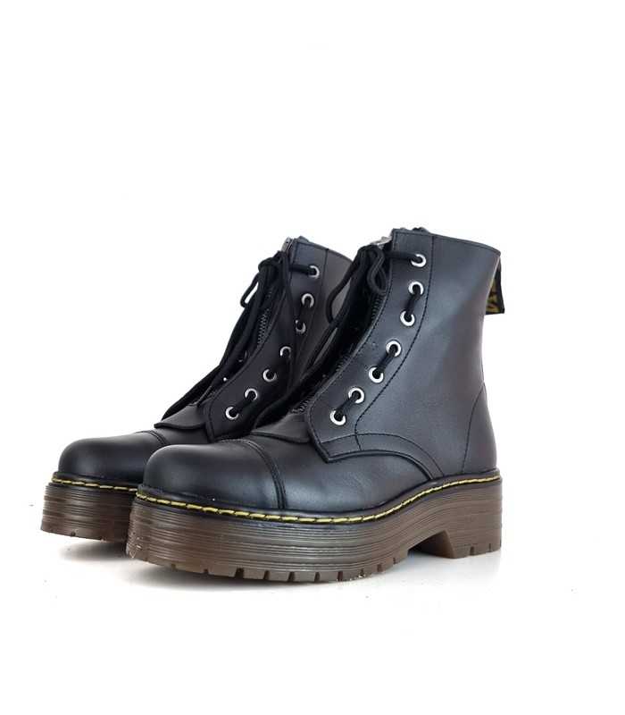 Vista se semi perfil de Botas estilo militar negra doble plataforma de Nifty