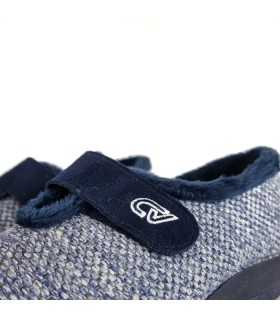 Detalle del cierre de velcro en la zona del empeine, diseñado para facilitar el calce en zapatilla mujer azul