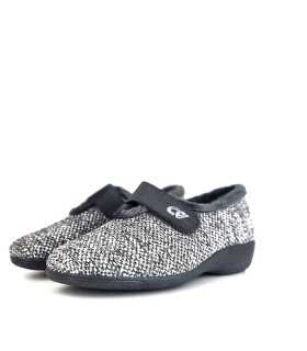 Zapatillas de casa cerrada para mujer con detalle del bies perimetral en azul y gris, y cuña baja de zapatilla gris