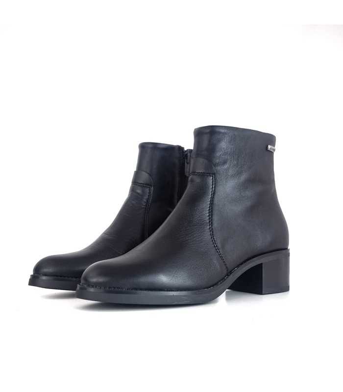 Vista semi lateral del botínes DChicas con suela antideslizante negro
