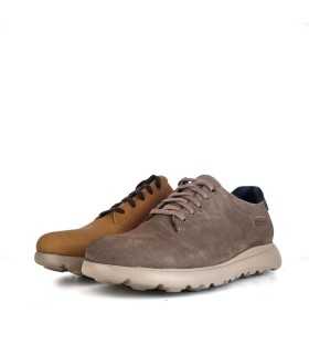 Vista de perfil del zapato de hombre en piel topo o amarilla de Himalaya.