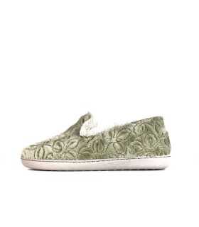 Perfil completo: Zapatillas casa cerrada Sudan verde desde el perfil.