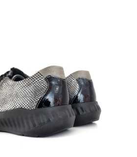 Vista del talón de Zapato mujer Ani Leyland color plata reptil