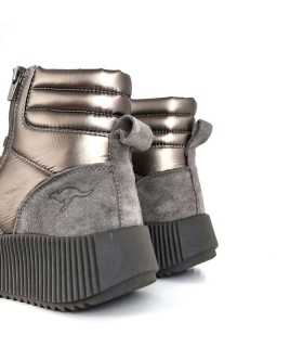 vista trasera de Botas plataforma mujer taupe fabricada por Kangaroos