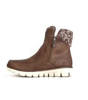 vista de perfil de las botas marrones de mujder de Skechers