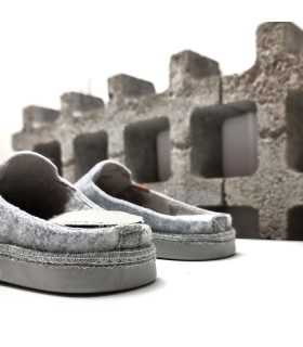 vista trasera de zapatillas casa Salvi mujer gris