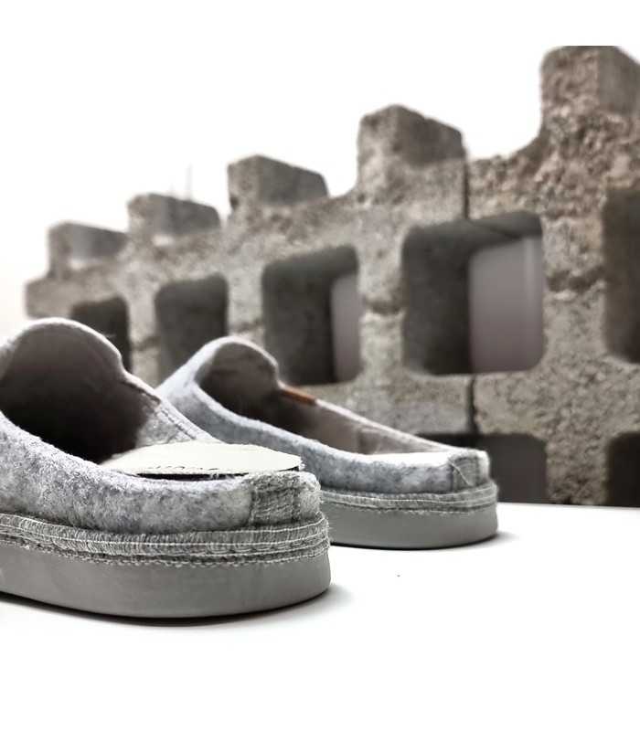 vista trasera de zapatillas casa Salvi mujer gris