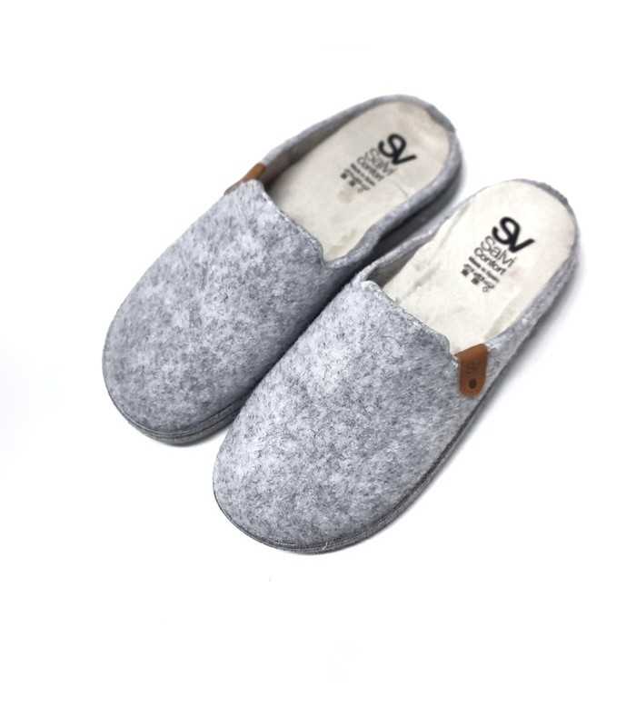 Plantilla extraíble forrada , diseñada para el máximo confort y descanso en los pies en zapatilla gris