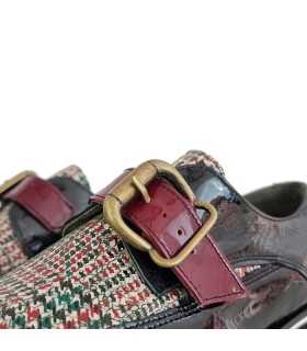 detalle de la hevilla de los zapatos de mujer de Nival de invierno