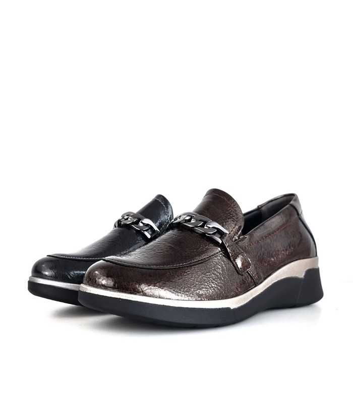 Vista semi lateral : Zapato mocasín cuña Miss en charol sintético gris con cuña bicolor en dos colores marron y bris
