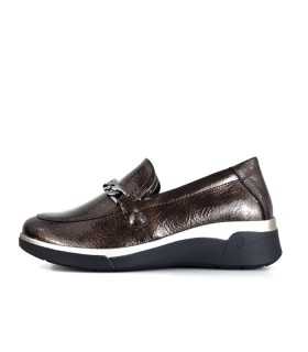 Vista lateral : Zapatos mocasínes cuña Miss en charol sintético marron oscuro con cuña bicolor
