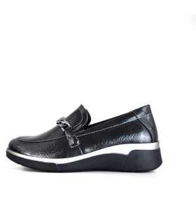 Vista lateral : Zapato mocasín cuña Miss en charol sintético gris oscuro con cuña bicolor.