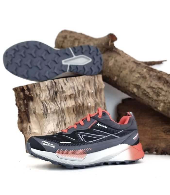 Suela de goma de doble densidad que ofrece gran amortiguación y estabilidad.n zapatillas coral y negro
