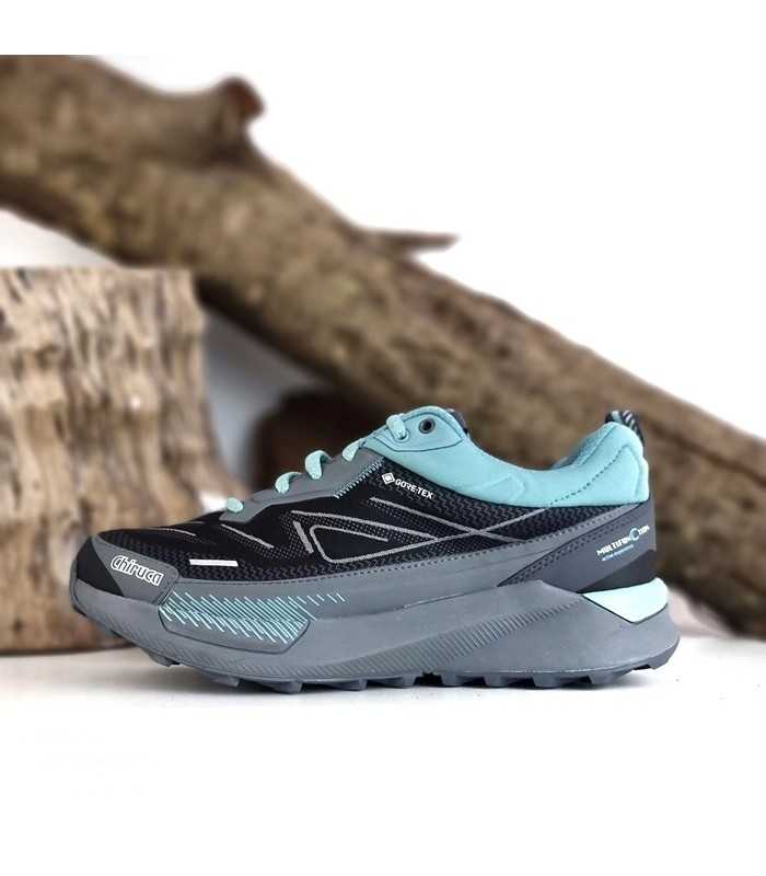 Vista lateral : Zapatillas de trekking Chiruca Sucre Lady en colores negro-azul, perfectas para senderismo.