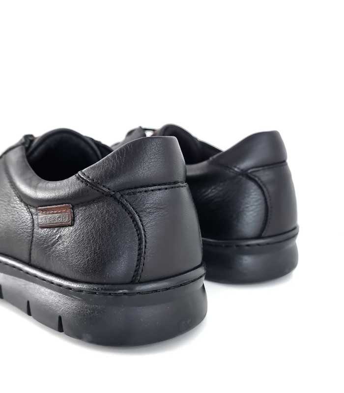 Detalle en piel de vacuno:
Piel de vacuno suave y duradera, hecha 100% en España en zapato negro