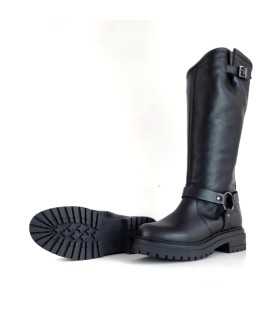 detalle del piso antideslizante de bota de piel negra militar de Coronel Tapioca