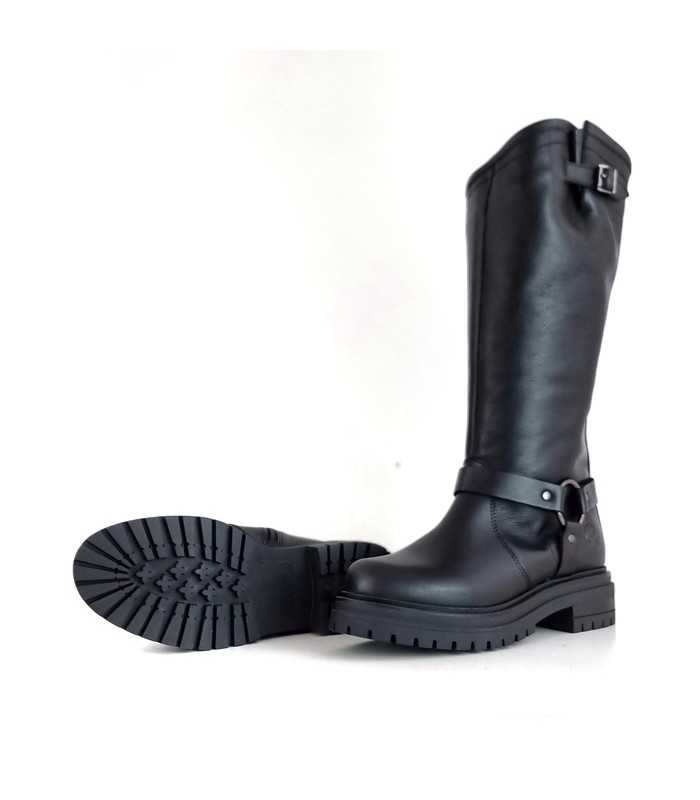 detalle del piso antideslizante de bota de piel negra militar de Coronel Tapioca