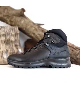 vista de perfil de las botas de trekking marrones de Grisport para hombre