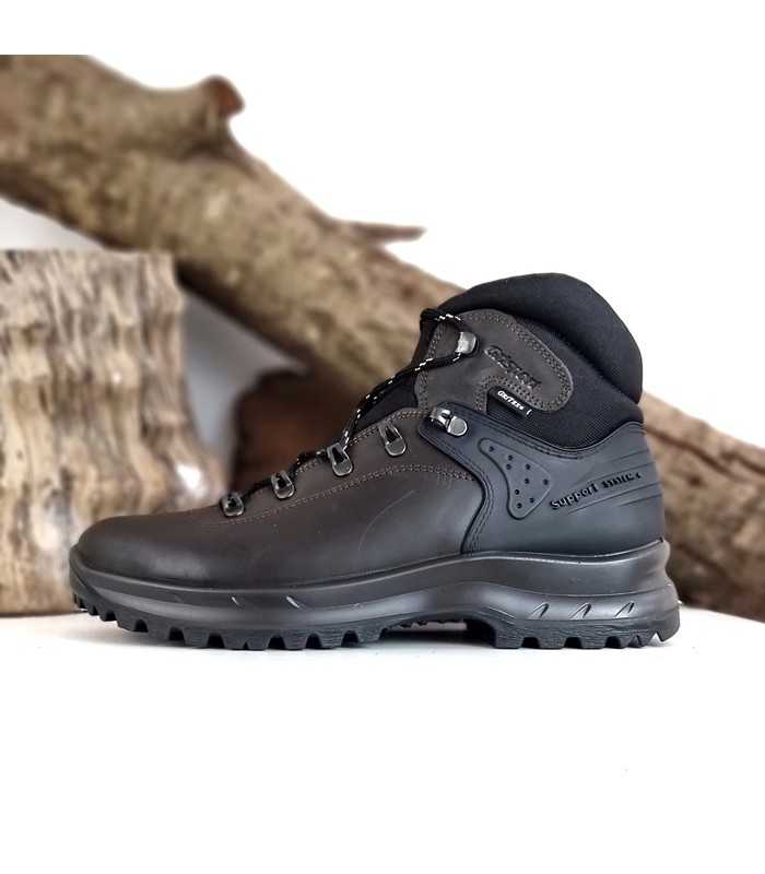 vista de perfil de las botas de trekking marrones de Grisport para hombre