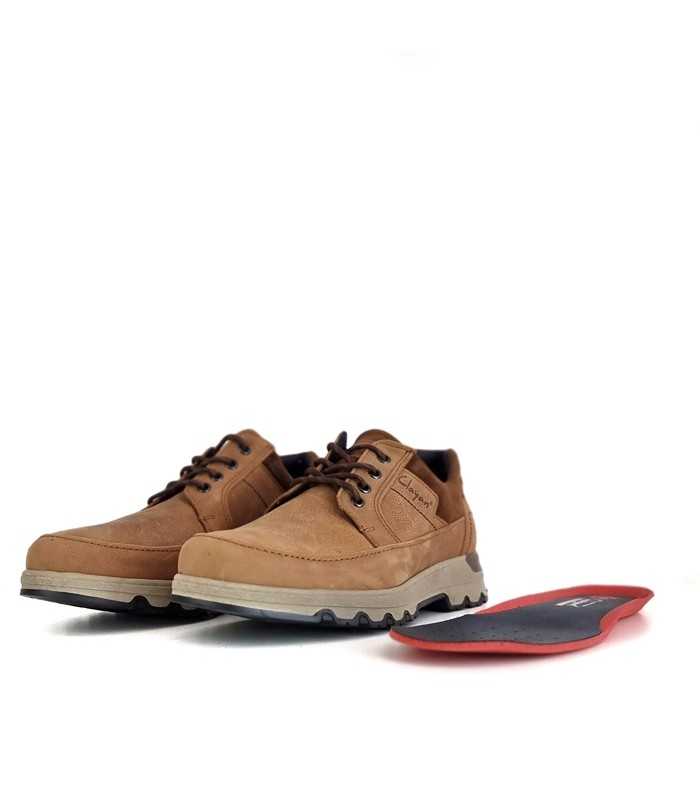 Plantilla Extraíble: Enfoca la plantilla extraíble que facilita la limpieza y el mantenimiento del zapato.