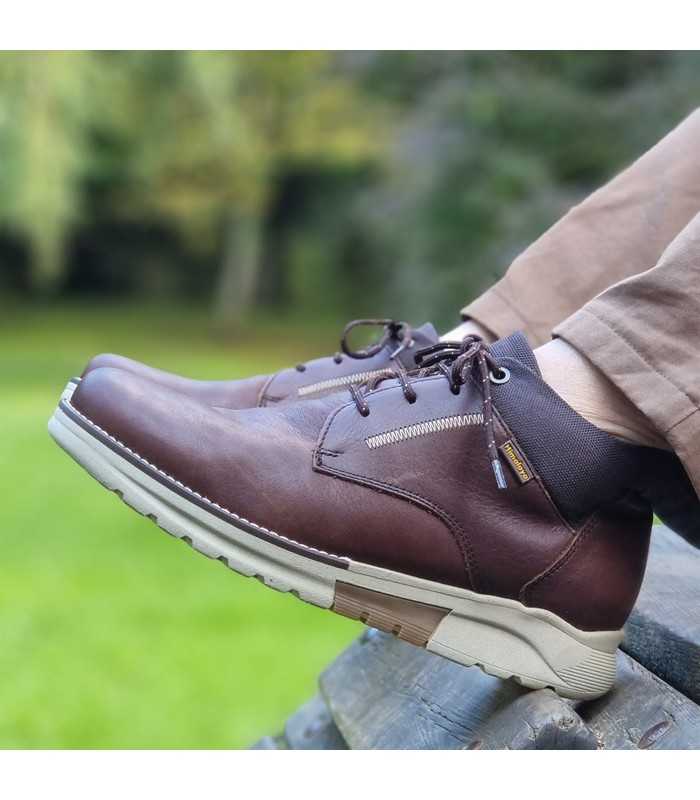 Bota piel marron oscuro hombre Himalaya combinadas con pantalon marron en modelo