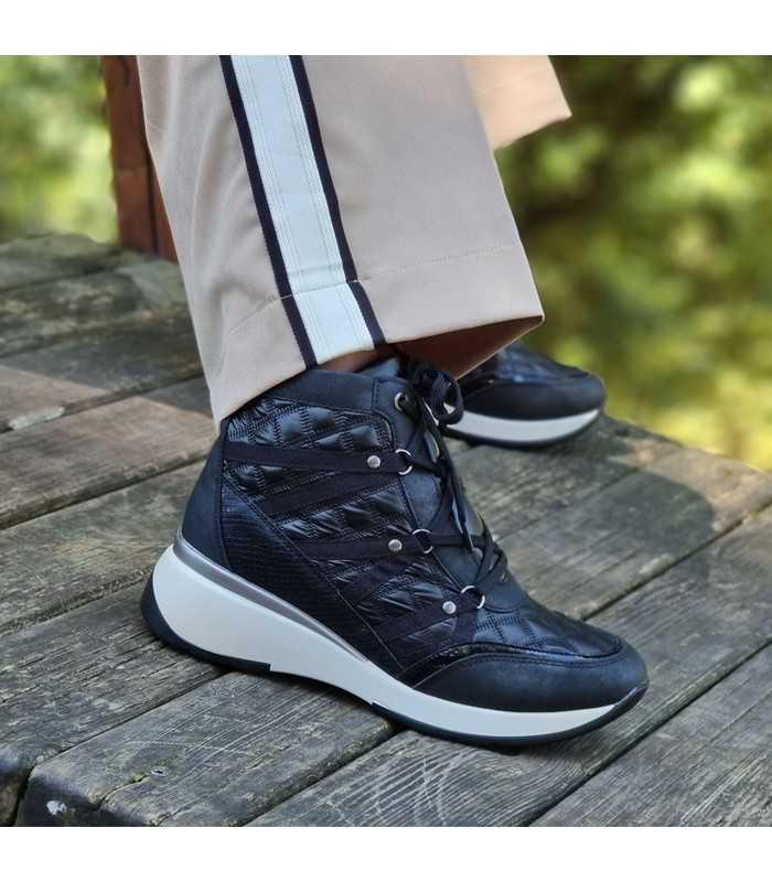 vista lateral de Botin mujer  negro cintas de Mysoft puesto en los pies