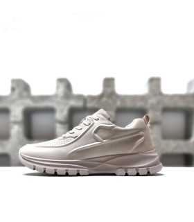 Perfil de las deportivas Kindra beige con su suela superflexible de Walk & Fly.