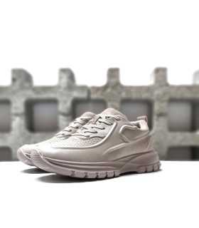 Foto de medio perfil: Detalle del ajuste con cordones de las deportivas Walk & Fly Kindra.
