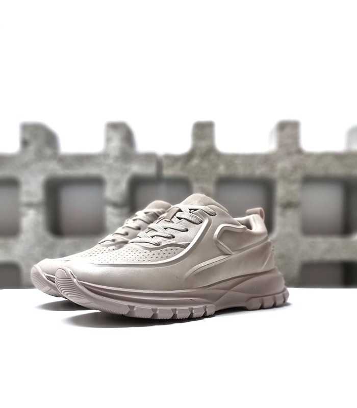 Foto de medio perfil: Detalle del ajuste con cordones de las deportivas Walk & Fly Kindra.