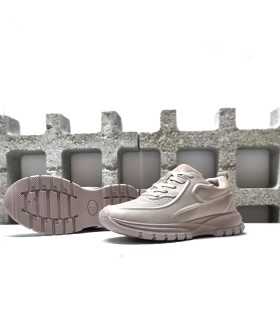 Suela de goma superflexible con 4 cm de altura, ideal para mayor comodidad.
