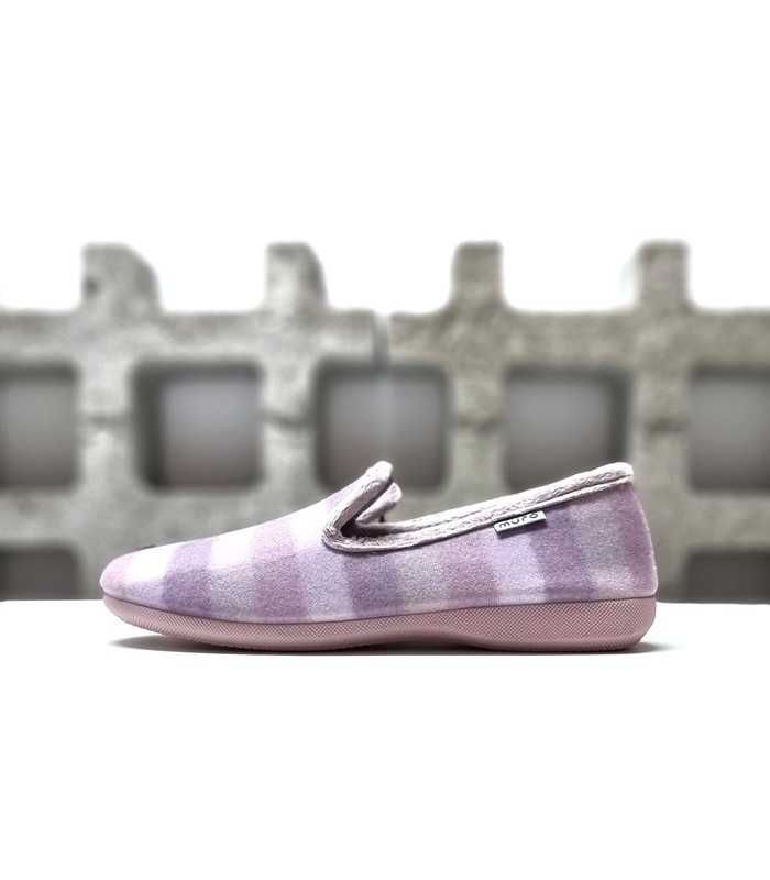Zapatillas de casa en tonos suaves de rosa y malva, vista de perfil color malva