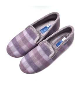 Zapatillas vistas desde arriba, mostrando el forro suave y cómodo en zapatilla rosa