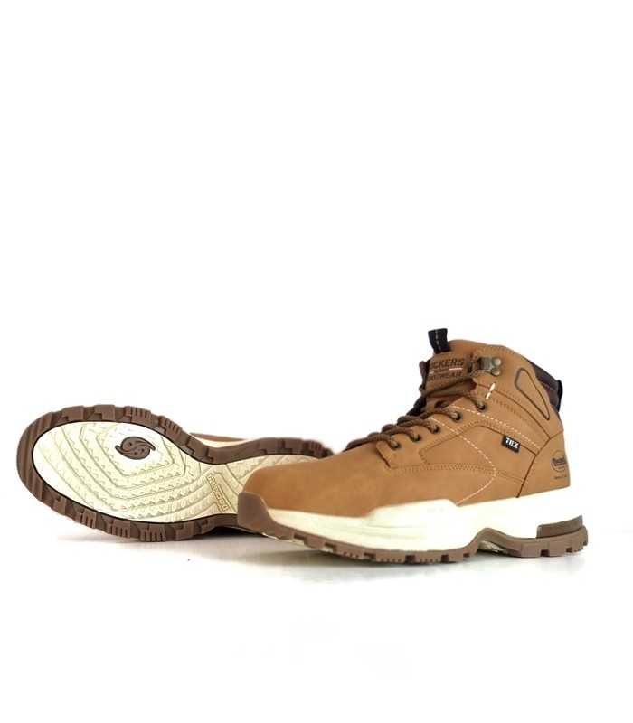 Suela de goma resistente , ideal para mantener el agarre en superficies mojadas.