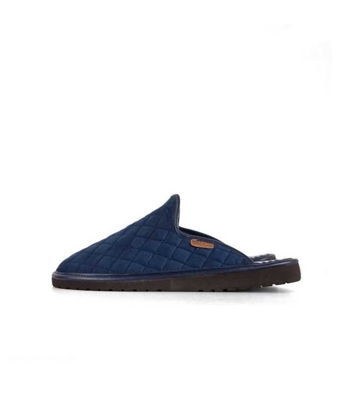 Perfil lateral de la zapatilla de casa Segovia azul para hombre de Pelusin, con textil acolchado.