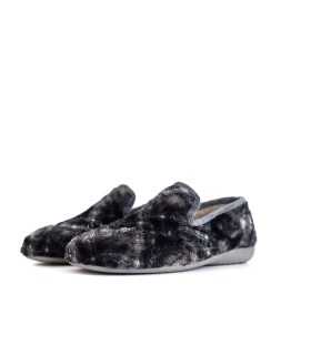 Foto de medio perfil: Zapatillas Escocés gris para hombre de Gema García, detalle del textil suave.