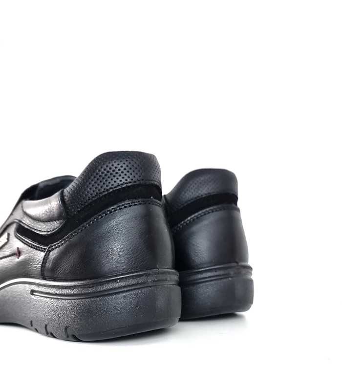 Vista del talón de mocasín impermeable Street negro