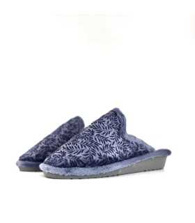 Foto de medio perfil:
Zapatillas Gomus vista de medio perfil mostrando el corte azul suave y suela flexible.