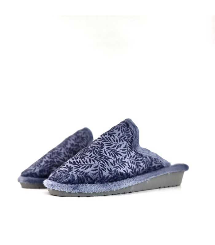 Foto de medio perfil:
Zapatillas Gomus vista de medio perfil mostrando el corte azul suave y suela flexible.