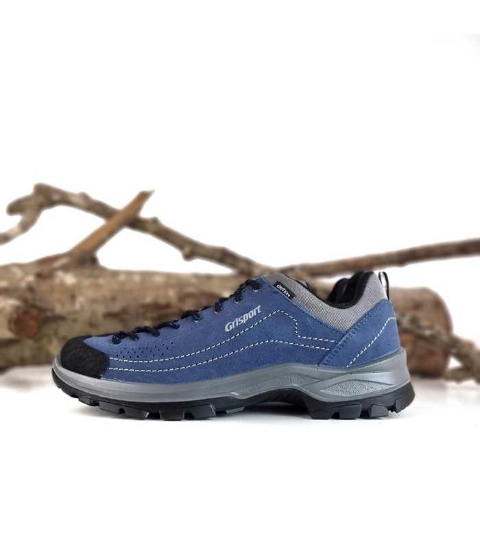 Foto de perfil: "Zapatilla de trekking azul de Grisport azul, resistente y ligera, ideal para rutas de montaña."