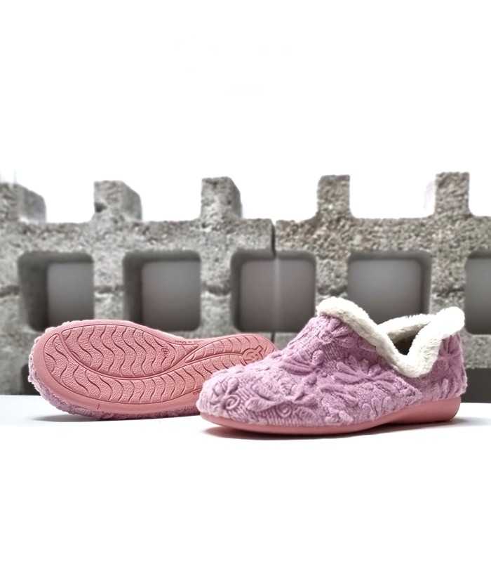 Piso plano de goma antideslizante, ideal para mantener la estabilidad en casa en zapatilla rosa