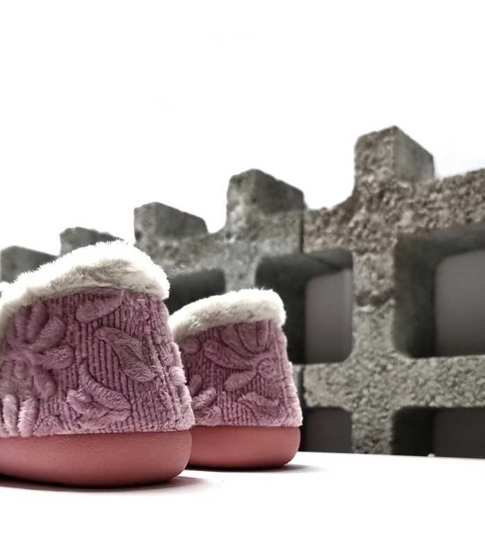 vista del talón de Zapatilla casa plana mujer color rosa