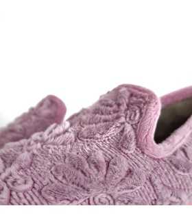 detalle de tejido bordado de Zapatilla Kenia cuña color rosa
