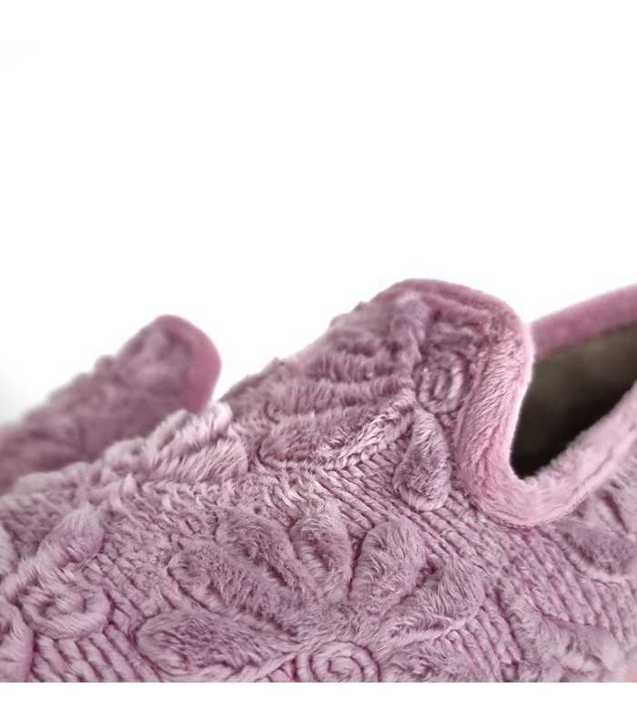 detalle de tejido bordado de Zapatilla Kenia cuña color rosa