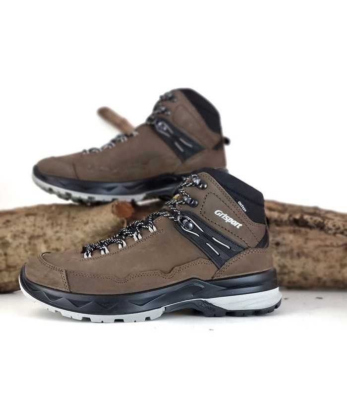 vista de os perfiles de las botas de senderismos marrones de Griporto de hombre