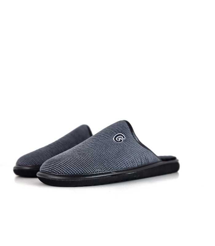 Vista lateral de la zapatillas descalza con suela Gomus antideslizante